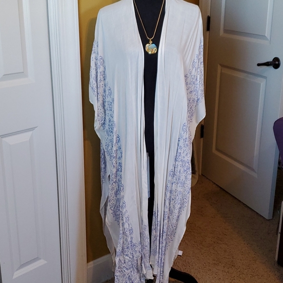 💙 Torrid long poncho NWOT - Picture 2 of 4